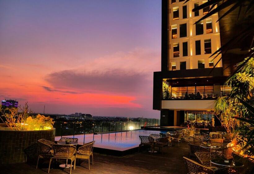 酒店 Movenpick Surabaya City