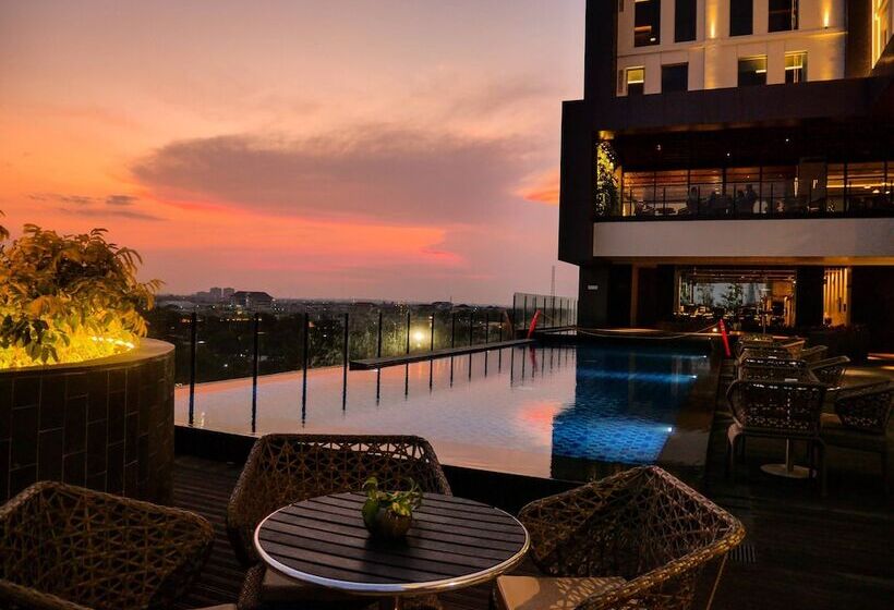 酒店 Movenpick Surabaya City