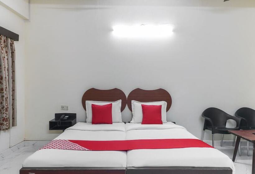 فندق Oyo 43893 Uhome  Pvtltd