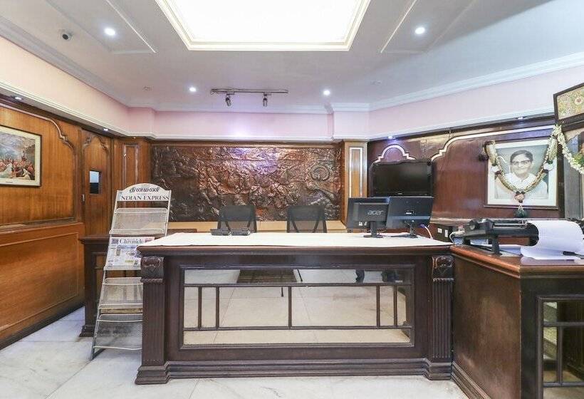 فندق Oyo 43893 Uhome  Pvtltd