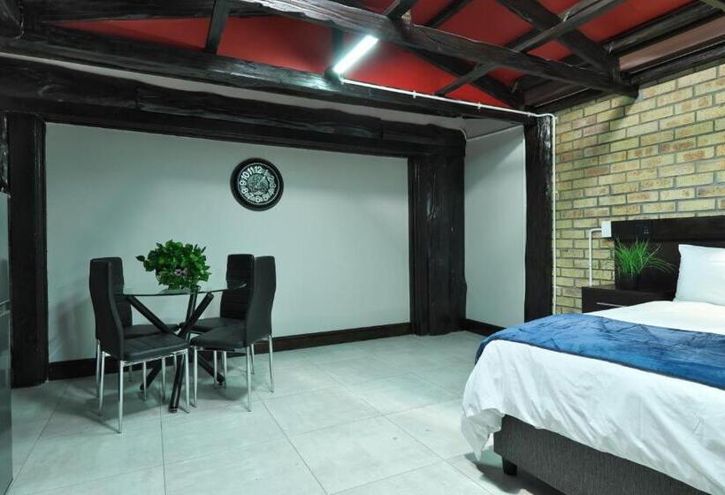 پانسیون Royal Palms Guest House