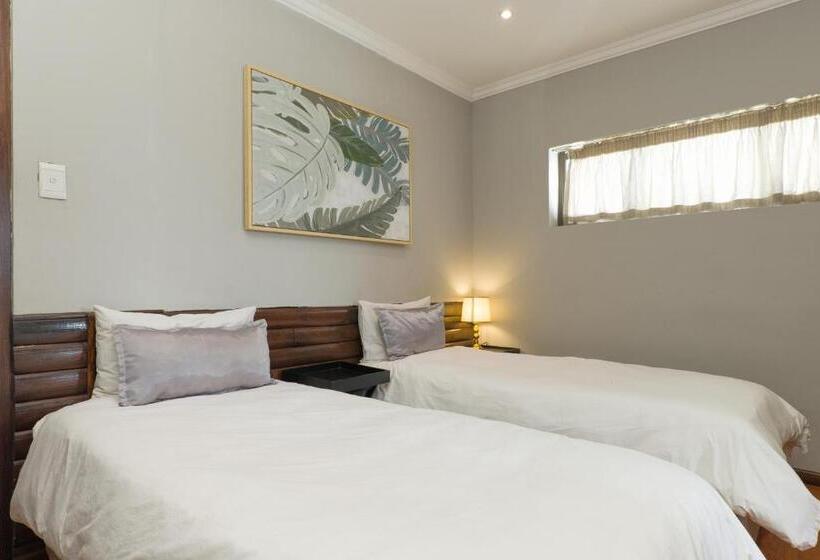 پانسیون Royal Palms Guest House