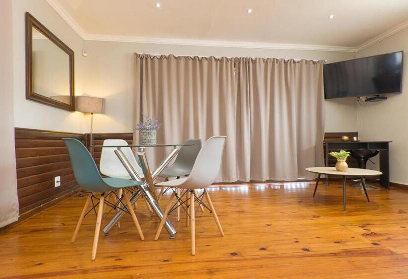 پانسیون Royal Palms Guest House