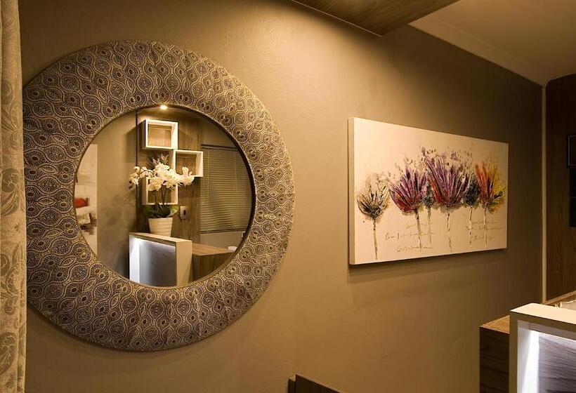 پانسیون Royal Palms Guest House