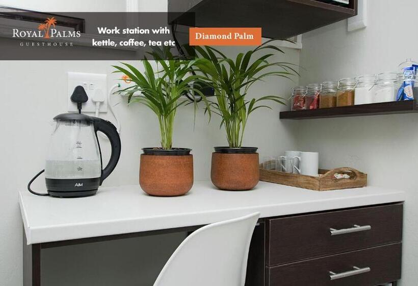 پانسیون Royal Palms Guest House