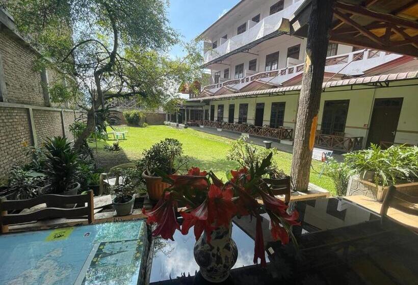 Пансион Wisma Sibayak Guesthouse Berastagi