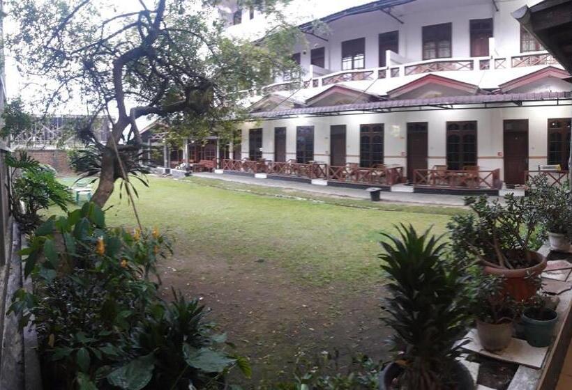 Пансион Wisma Sibayak Guesthouse Berastagi