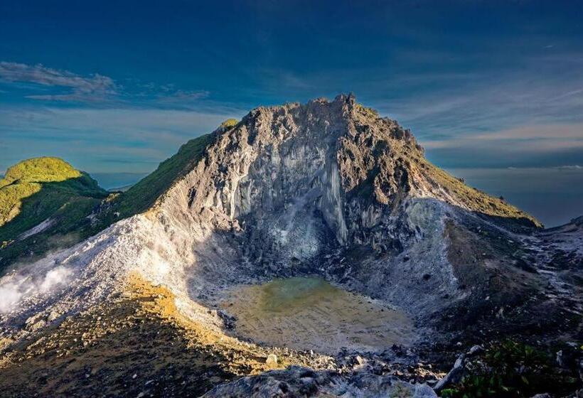 Пансион Wisma Sibayak Guesthouse Berastagi