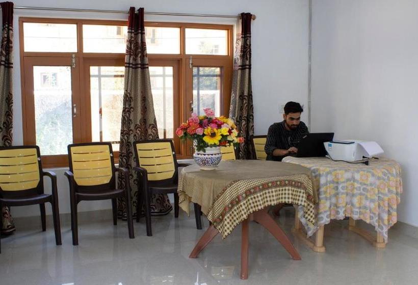 Spot On 45411 Habak Resort