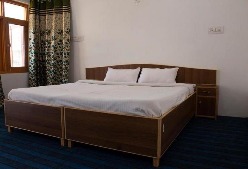 Spot On 45411 Habak Resort