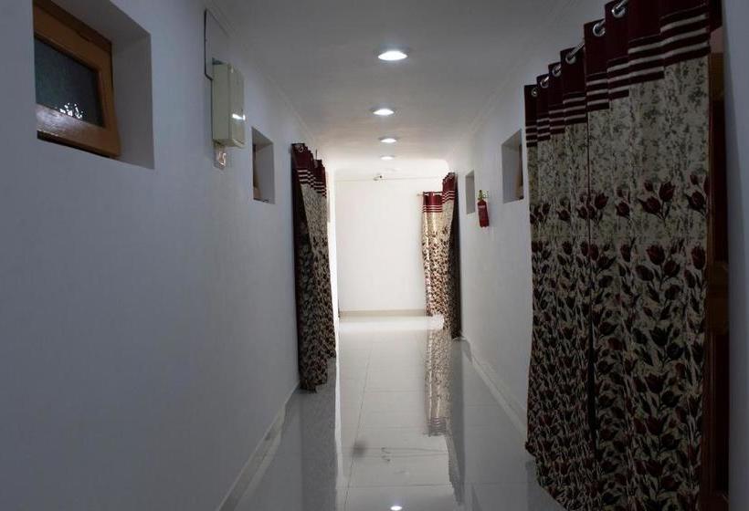 Spot On 45411 Habak Resort