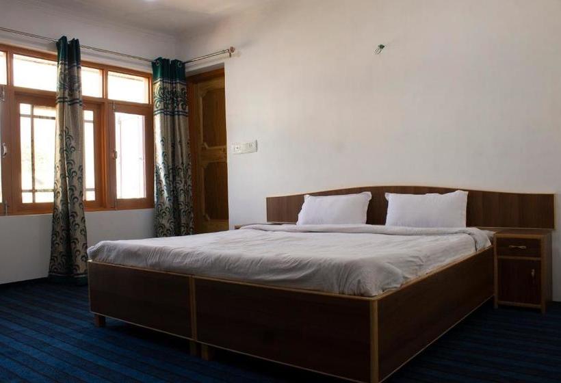 Spot On 45411 Habak Resort