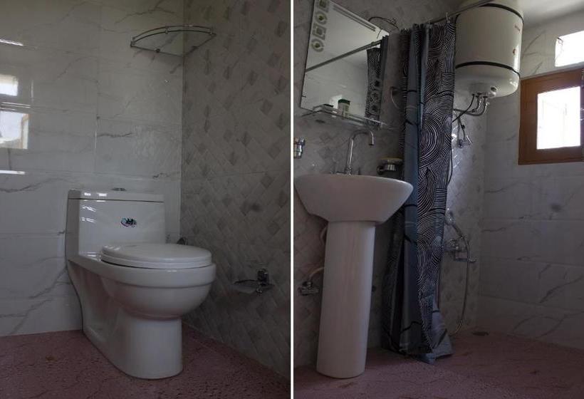 Spot On 45411 Habak Resort