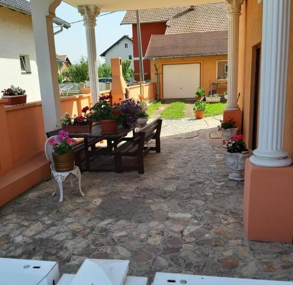 تختخواب و صبحانه Apartment Brcko Distrikt