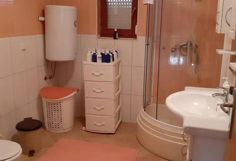 تختخواب و صبحانه Apartment Brcko Distrikt