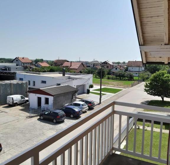 تختخواب و صبحانه Apartment Brcko Distrikt