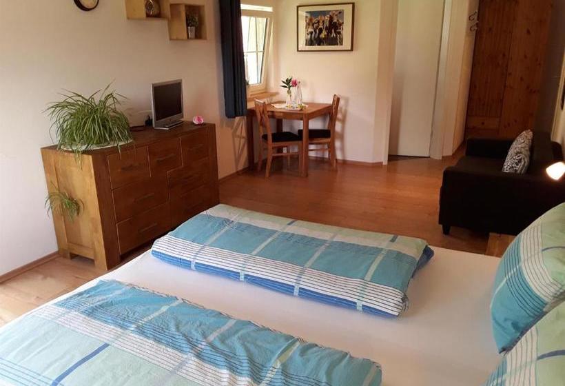 تختخواب و صبحانه Rosenhof