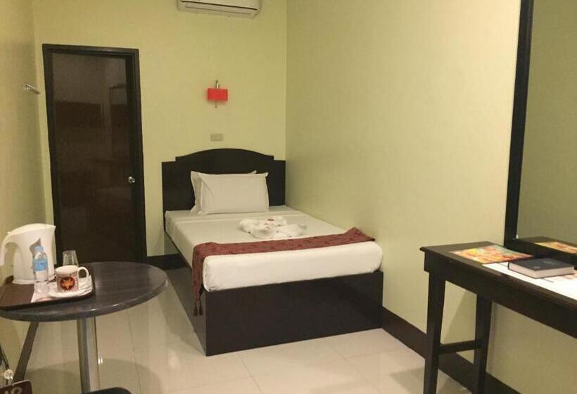 בית מלון כפרי Hollywood Suites