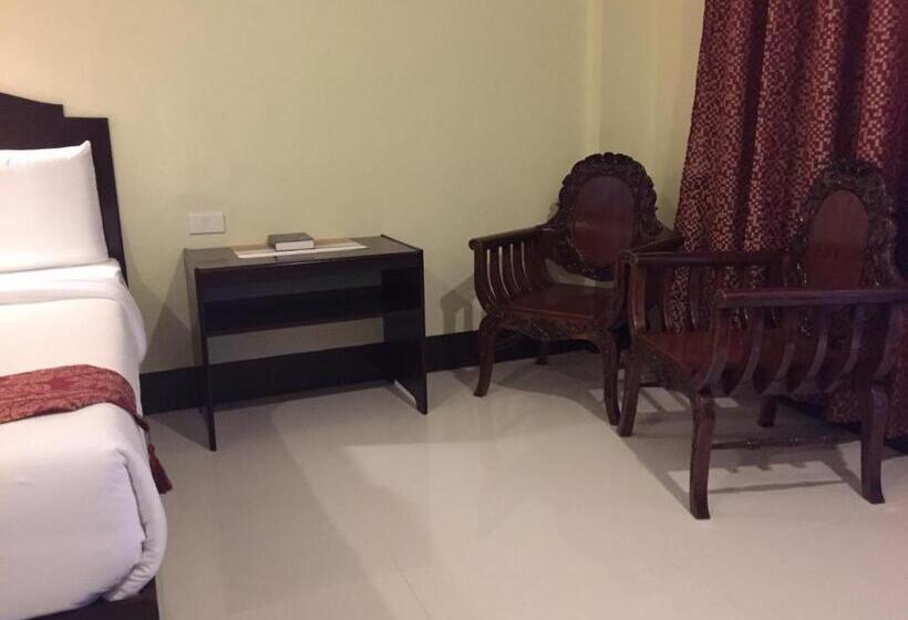 هتل Hollywood Suites