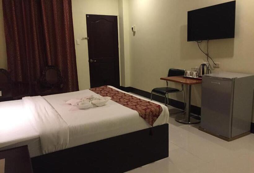 هتل Hollywood Suites