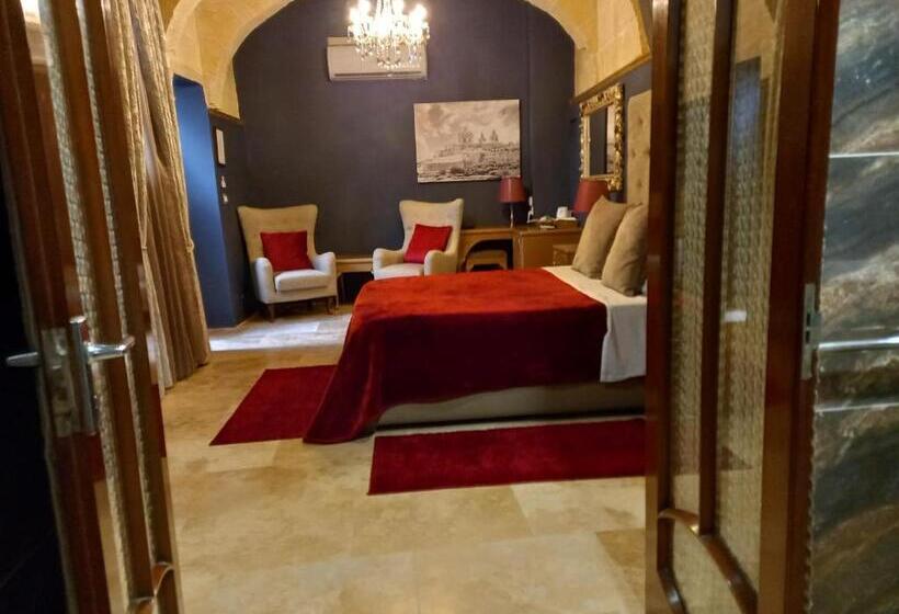 هتل Julina Boutique Living