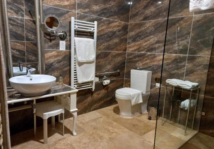 هتل Julina Boutique Living