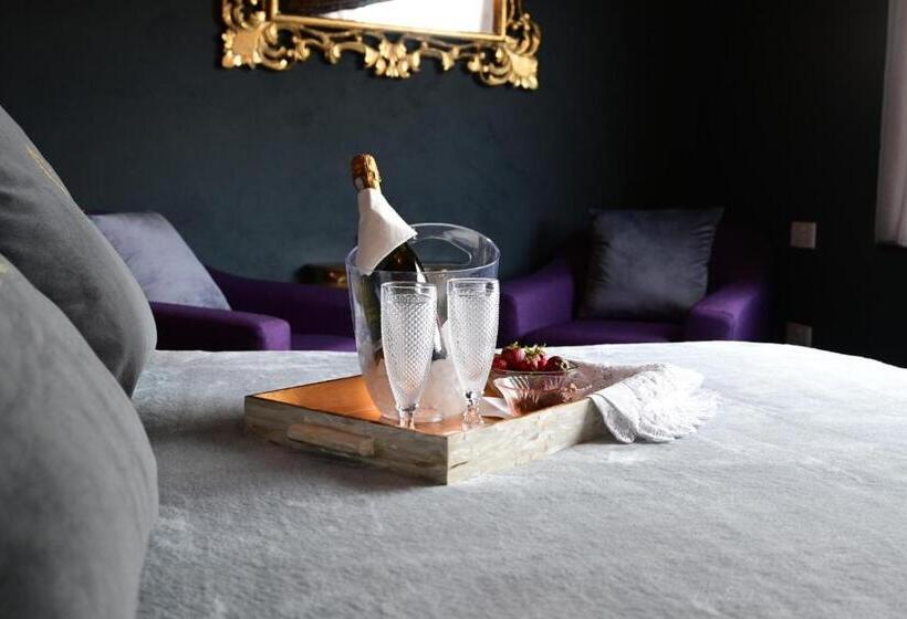 هتل Julina Boutique Living