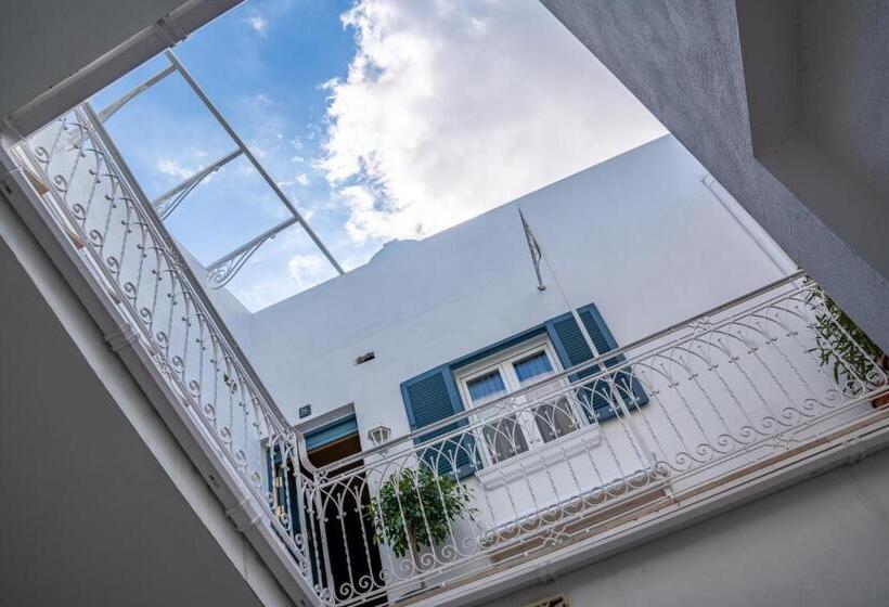 هتل Julina Boutique Living