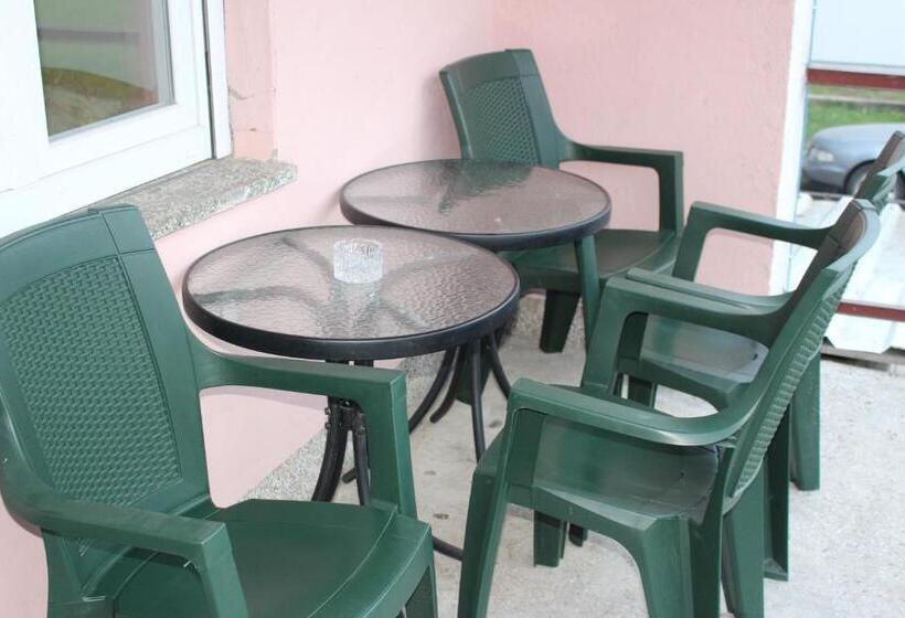 پانسیون Apartmani Ramonda