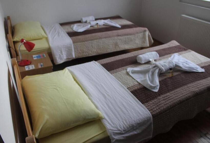 پانسیون Apartmani Ramonda