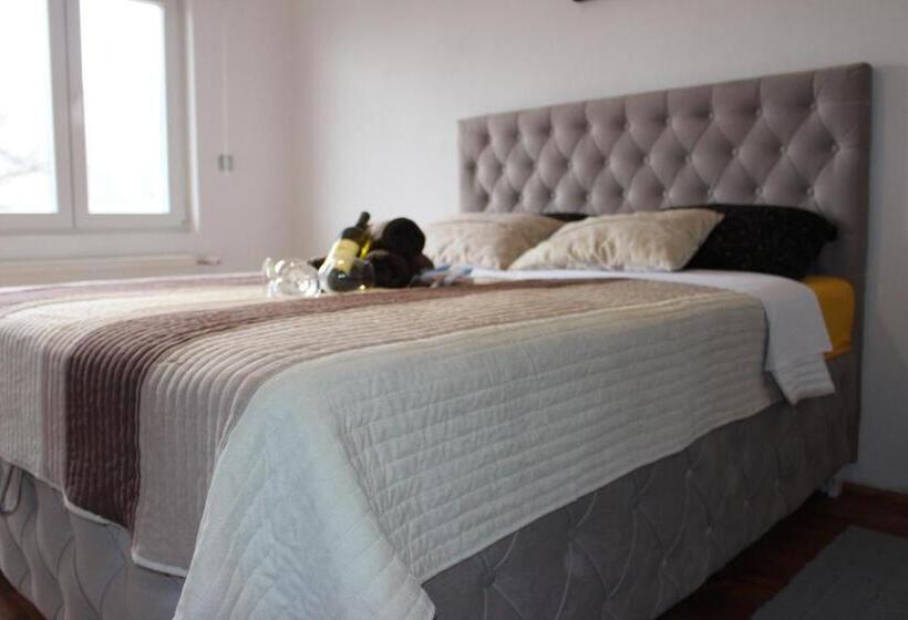 پانسیون Apartmani Ramonda