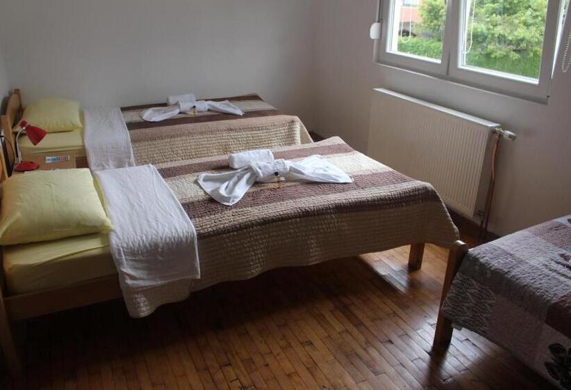 پانسیون Apartmani Ramonda