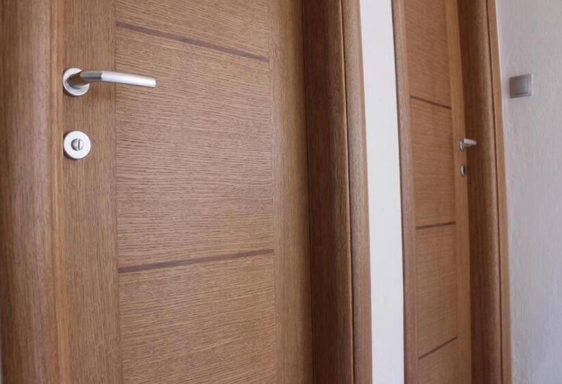 پانسیون Apartmani Ramonda