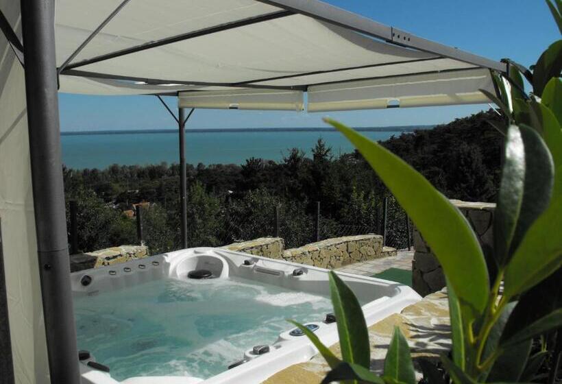 펜션 Ezüsthíd Apartman