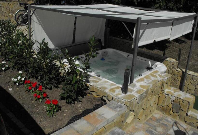 펜션 Ezüsthíd Apartman