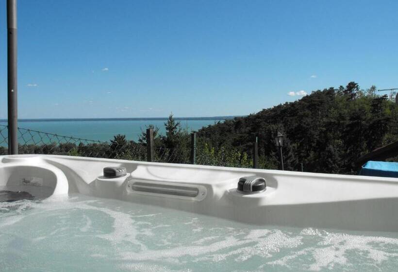 펜션 Ezüsthíd Apartman