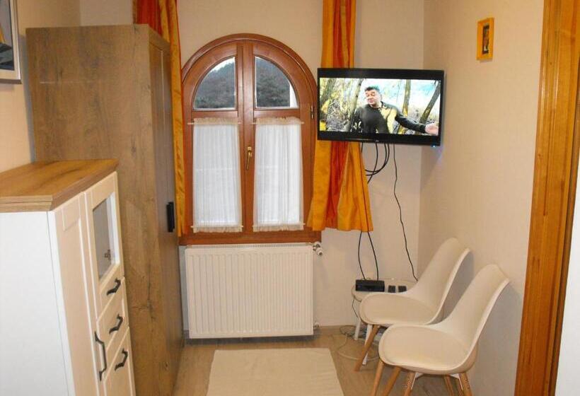 펜션 Ezüsthíd Apartman