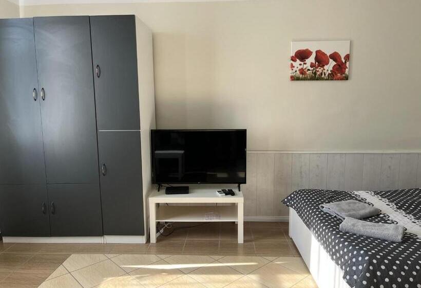 Пансион Idill Apartmanház B&b