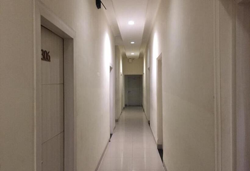 Reddoorz Plus @ Hotel Alden Makassar