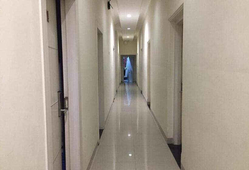 Reddoorz Plus @ Hotel Alden Makassar