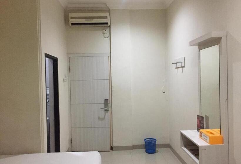 Reddoorz Plus @ Hotel Alden Makassar