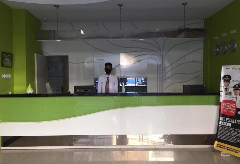 Reddoorz Plus @ Hotel Alden Makassar