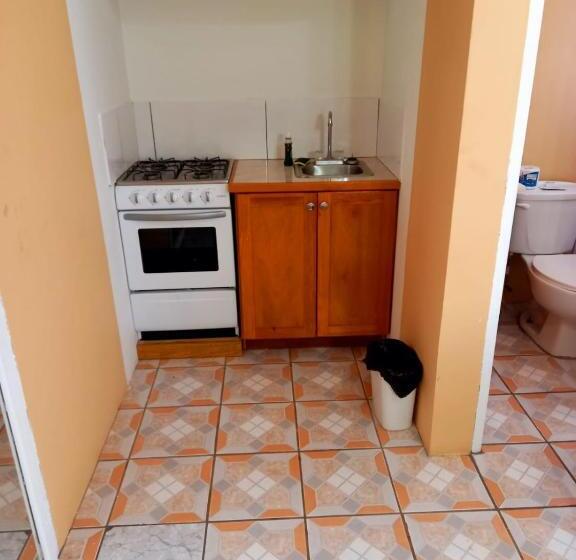 پانسیون Beverley's Guest House, Nevis