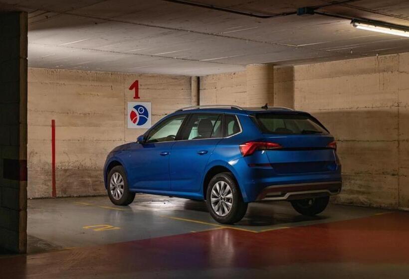 Breeze Aparthotel By Parrot`s House