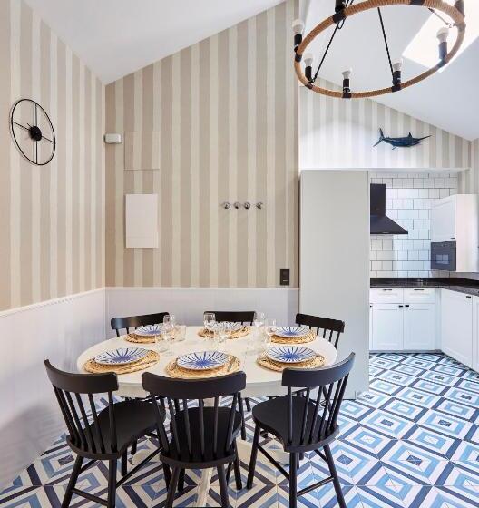 Breeze Aparthotel By Parrot`s House