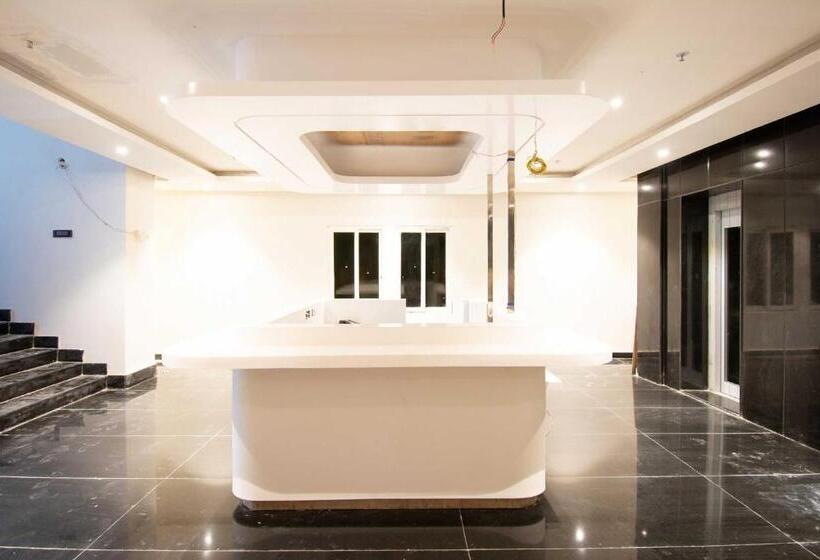 Collection O Hotel Royal Benza