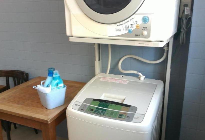 Django Hostel & Lounge