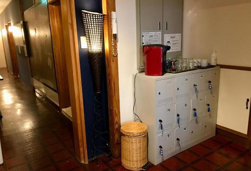 Django Hostel & Lounge