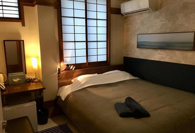 Django Hostel & Lounge