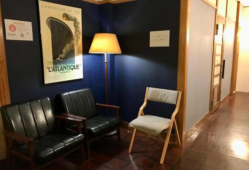 Django Hostel & Lounge